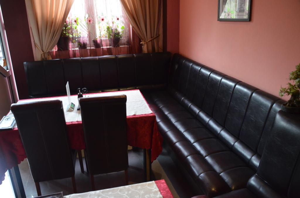 Apartmani Don ซลาตีบอร์ ภายนอก รูปภาพ