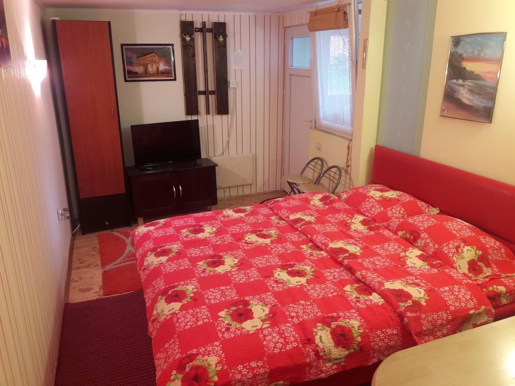 Apartmani Don ซลาตีบอร์ ภายนอก รูปภาพ