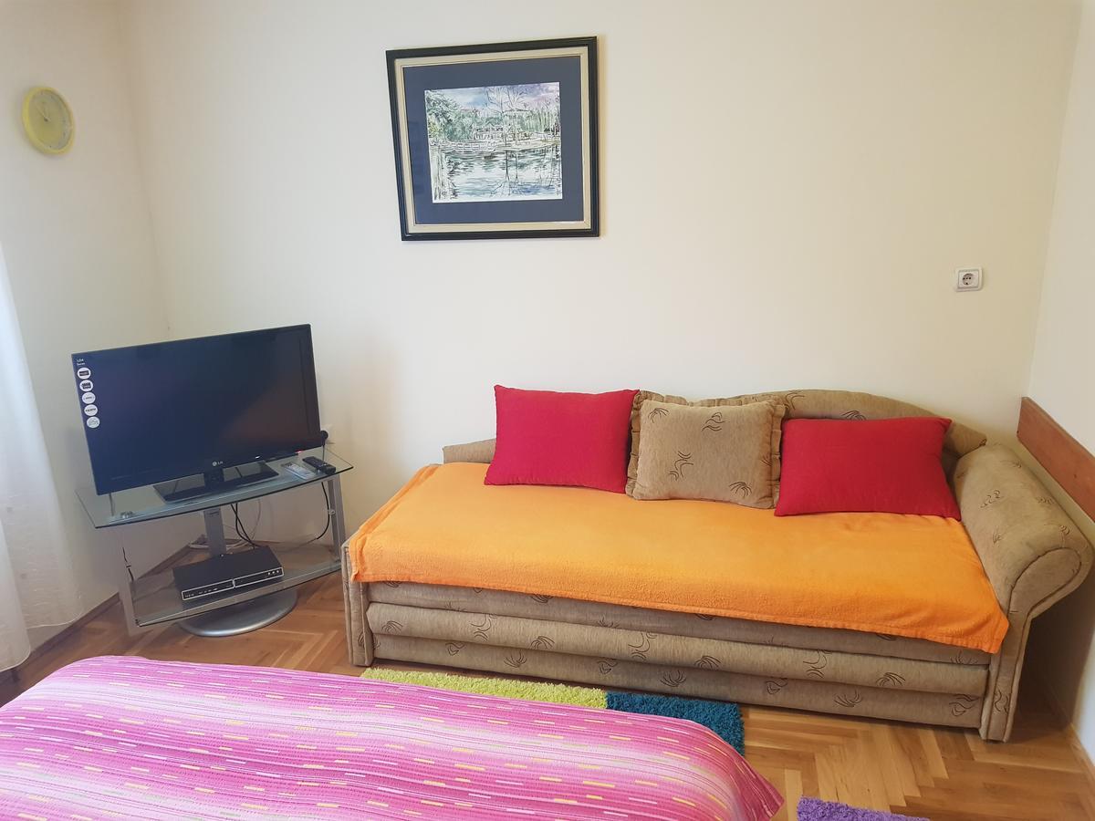 Apartmani Don ซลาตีบอร์ ภายนอก รูปภาพ