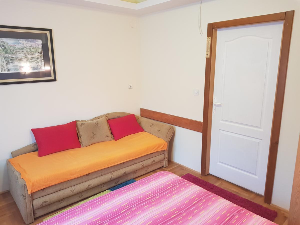 Apartmani Don ซลาตีบอร์ ภายนอก รูปภาพ